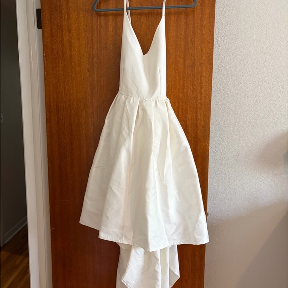 Gracia Dresses & Skirts - White V-Neck High-Low Dress